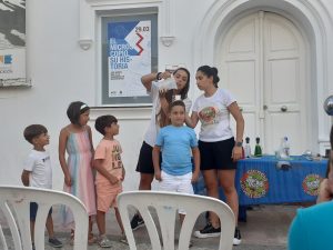 El MAE celebra su taller de ciencia para toda la familia en la plaza de Santa Ana